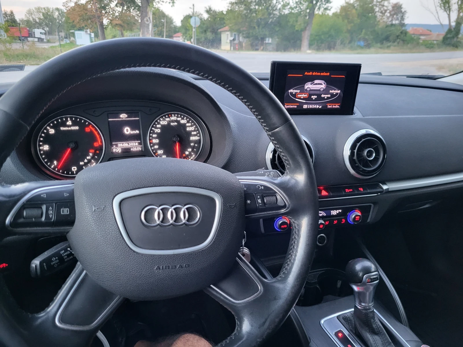 Audi A3 1.6TDI= 110к.с.= S-TRONIC= DRIVE SELECT= NAVI - изображение 6