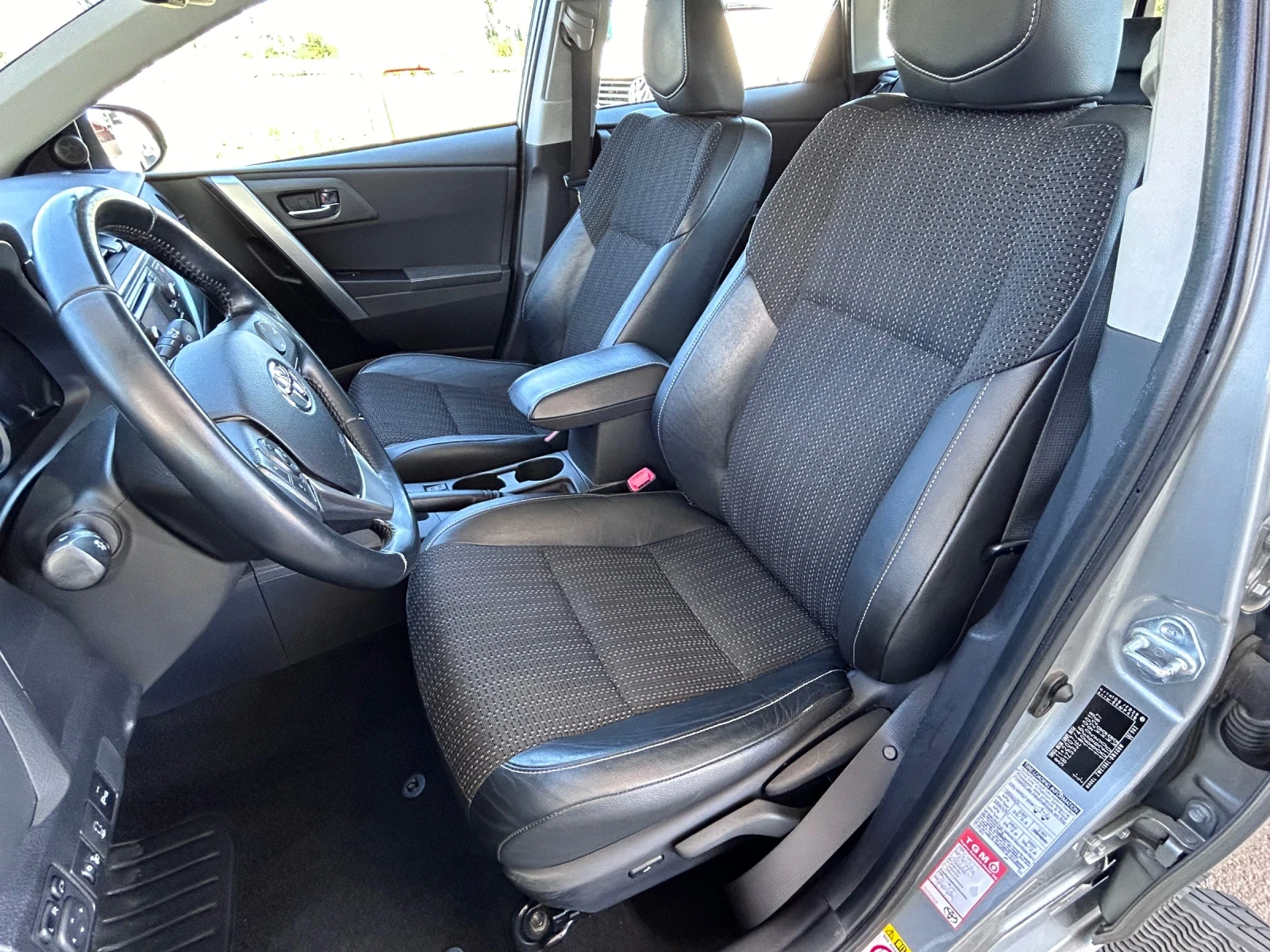 Toyota Auris 1.8 HYBRID/NAVI/AUT/УНИКАТ 130хил.км!!! - изображение 9