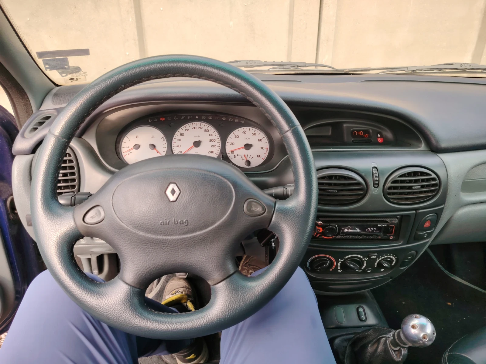 Renault Megane 2.0 16V - изображение 2
