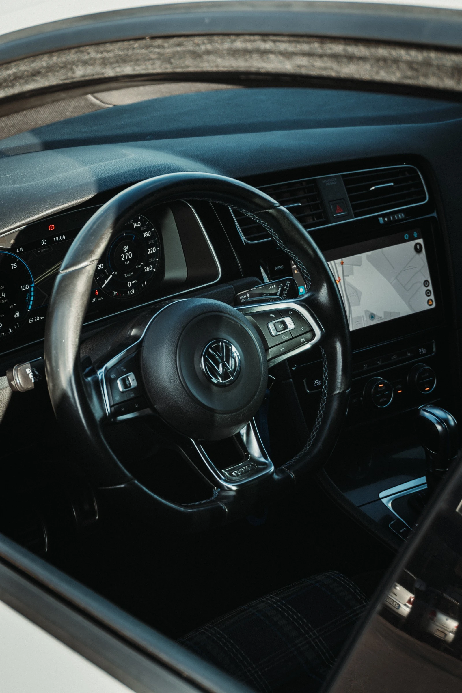 VW Golf GTE 40th Anniversary - изображение 9