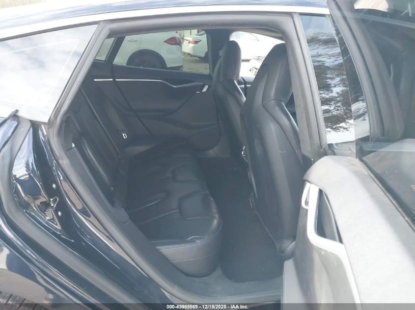 Tesla Model S P85 - изображение 10