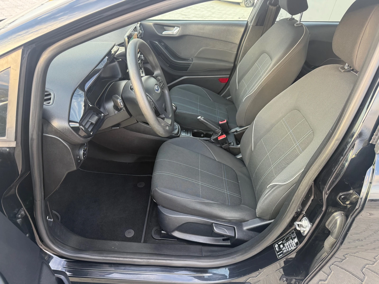 Ford Fiesta 1.5 tdci , снимка 11 - Автомобили и джипове - 53963316