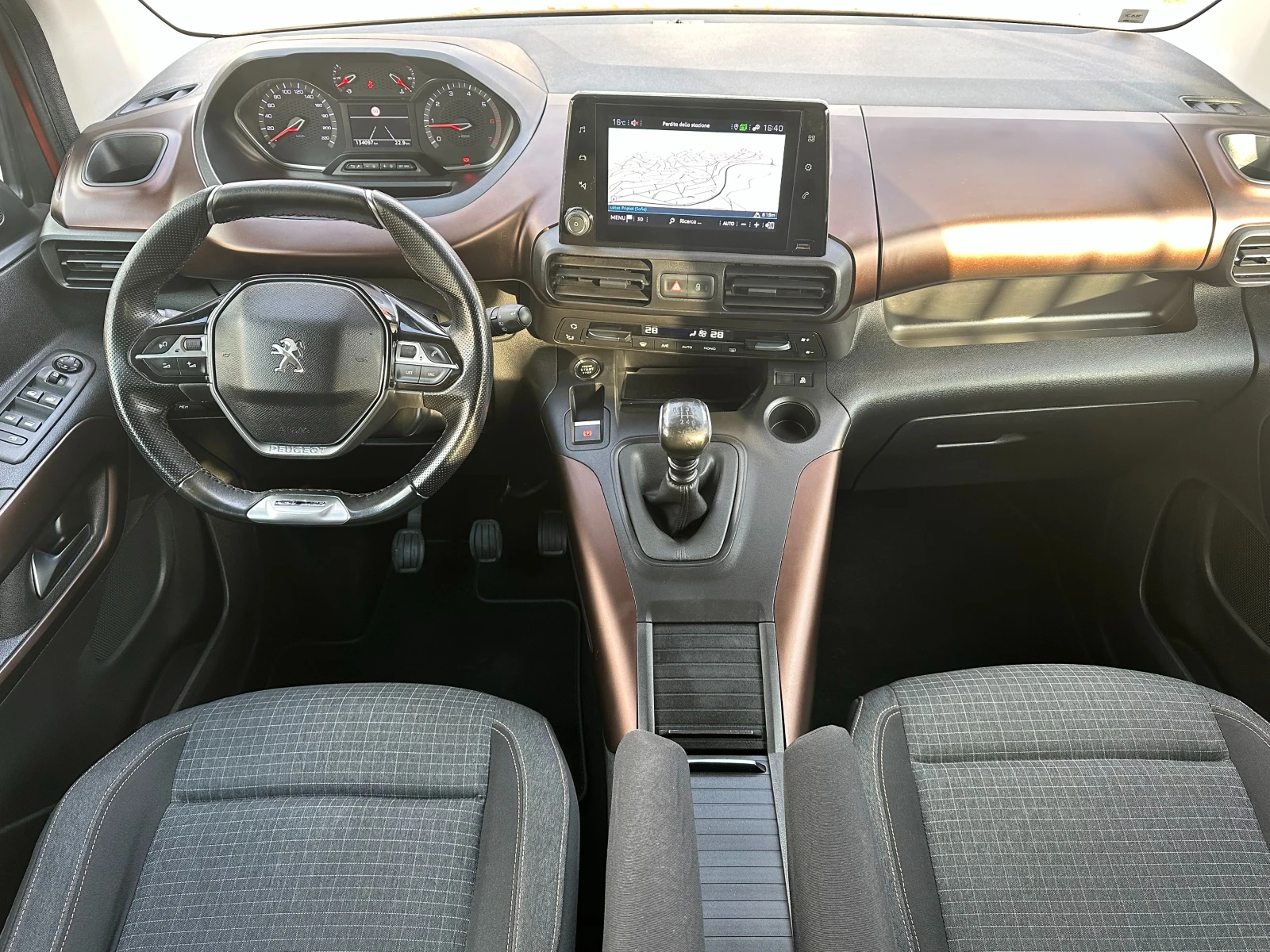 Peugeot Rifter 1.5D-GTline-LED-NAVI-PDC-EURO6B-KLIMATRON-130000km, снимка 12 - Автомобили и джипове - 54203469