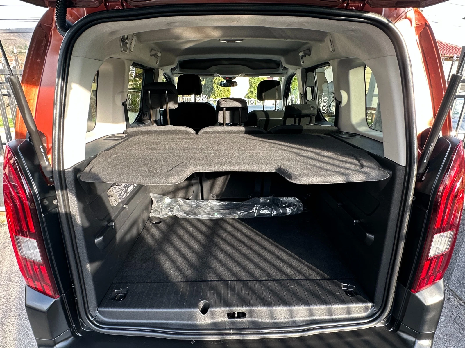 Peugeot Rifter 1.5D-GTline-LED-NAVI-PDC-EURO6B-KLIMATRON-130000km, снимка 14 - Автомобили и джипове - 54203469