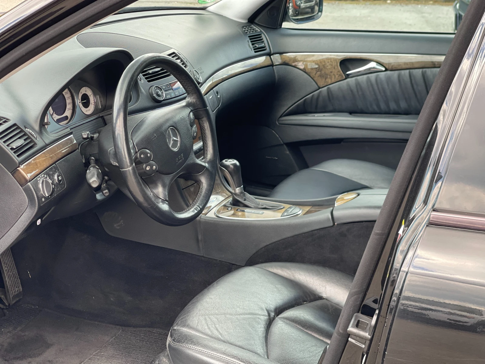 Mercedes-Benz E 320 CDi Avantgarde Facelift, снимка 13 - Автомобили и джипове - 54378800