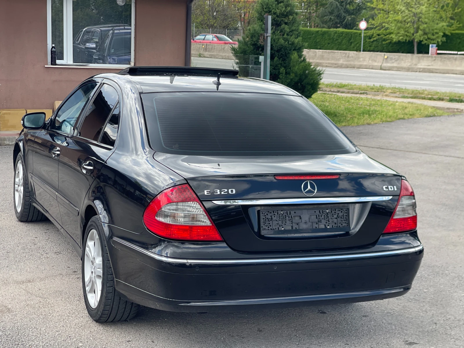 Mercedes-Benz E 320 CDi Avantgarde Facelift, снимка 3 - Автомобили и джипове - 54378800
