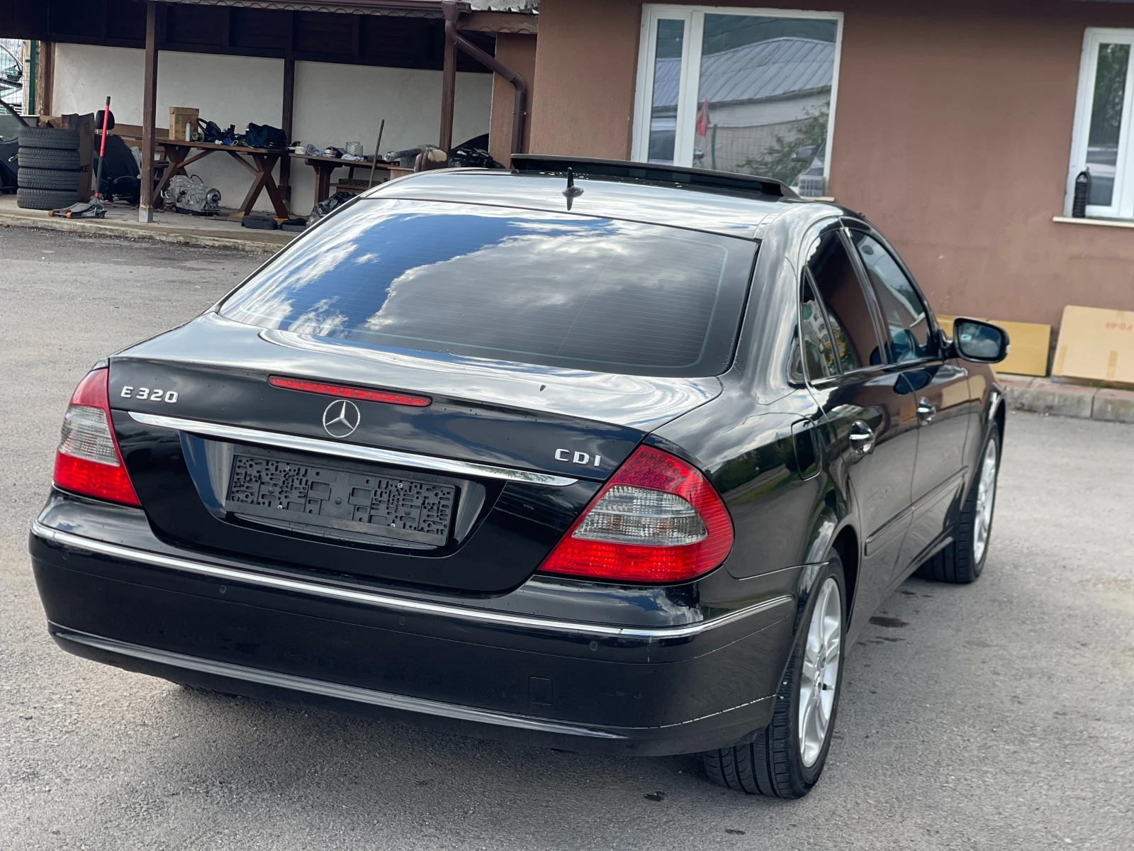 Mercedes-Benz E 320 CDi Avantgarde Facelift, снимка 4 - Автомобили и джипове - 54378800