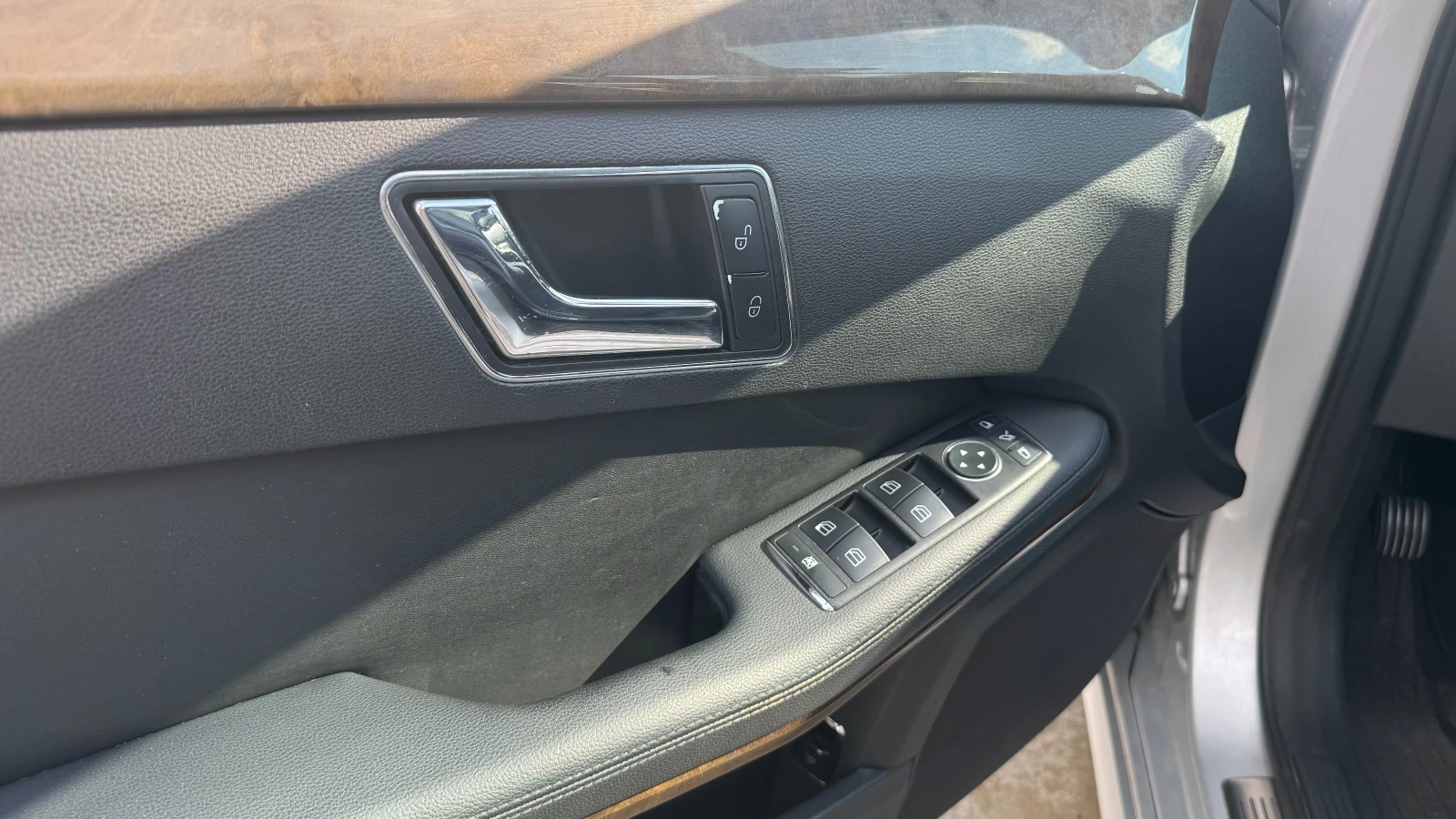 Mercedes-Benz E 350, снимка 11 - Автомобили и джипове - 54894939