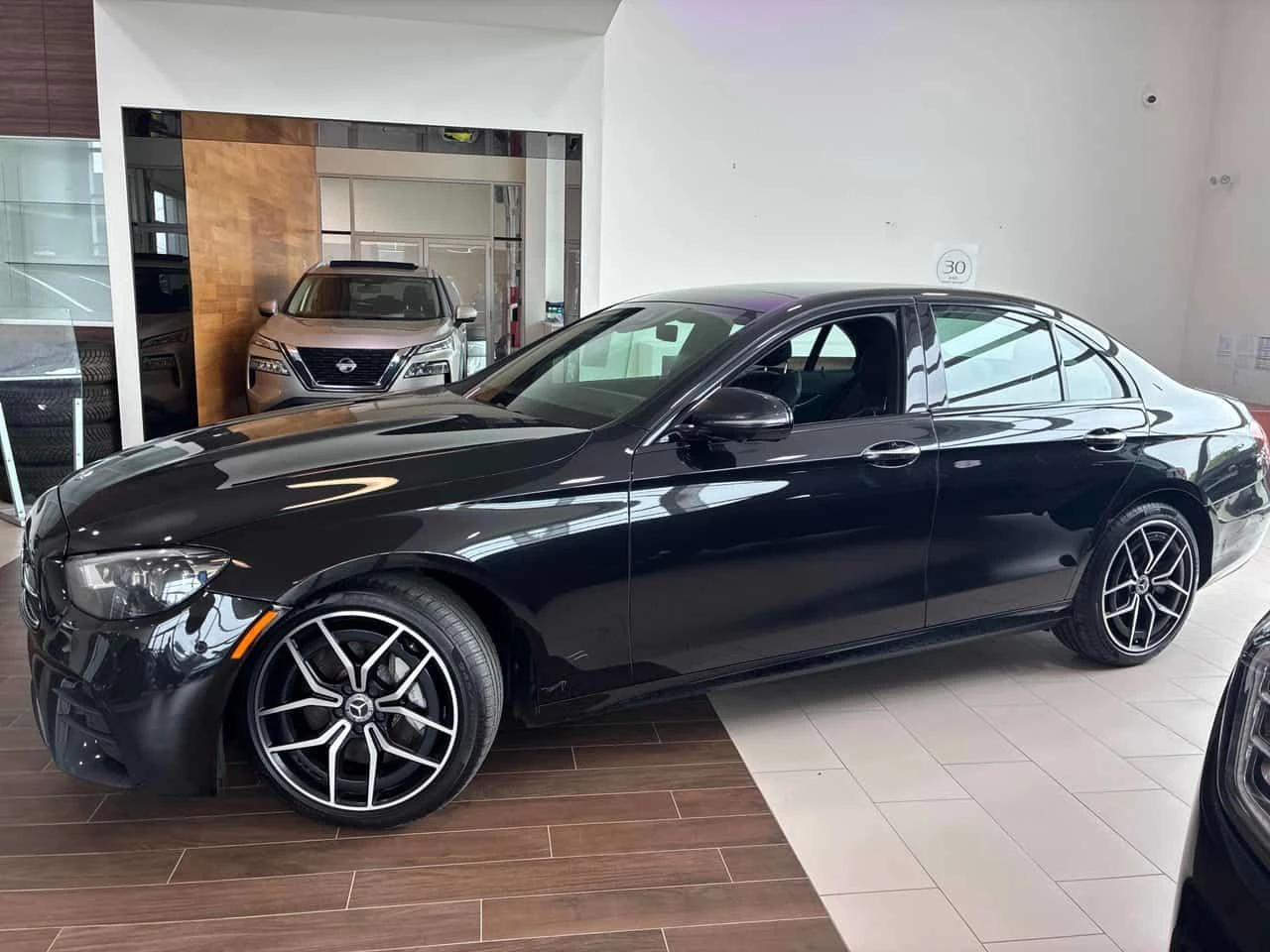 Mercedes-Benz E 450 * CARFAX * ДИСТРОНИК * BURMESTER * ПАНОРАМА, снимка 2 - Автомобили и джипове - 55471476