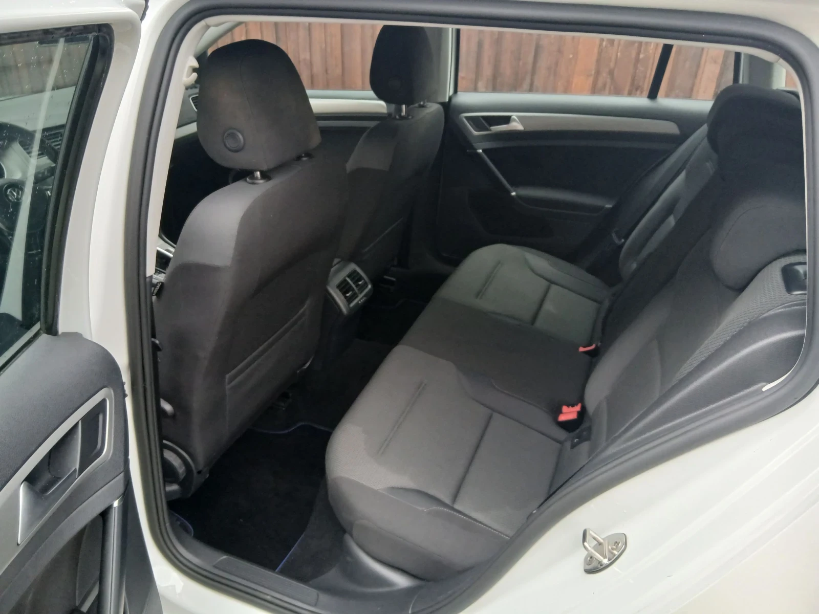 VW Golf 1.6 TDi 110hp Automatic, снимка 13 - Автомобили и джипове - 56451825