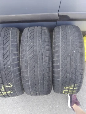 Nissan Qashqai 3броя гуми за джип 40 евро за всичк225/45R19 Зимни, снимка 1