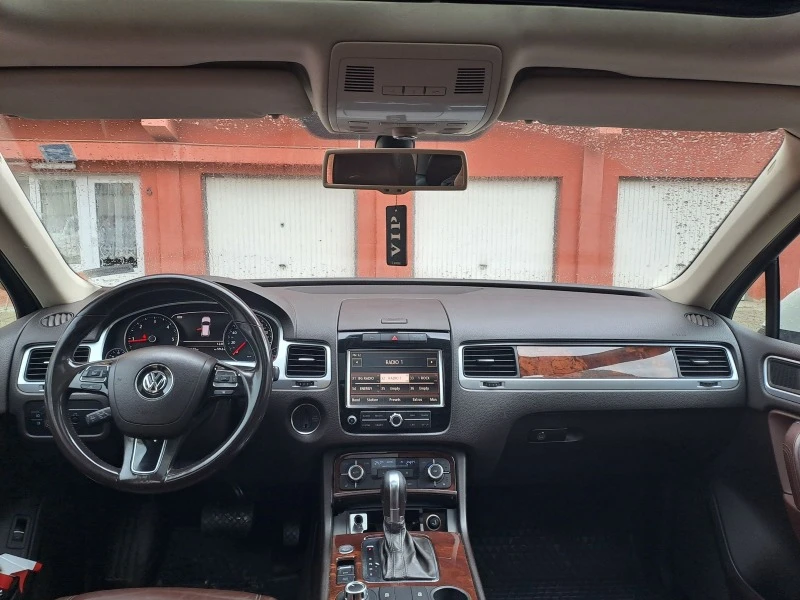 VW Touareg 3.0 TDI, снимка 8 - Автомобили и джипове - 44750269