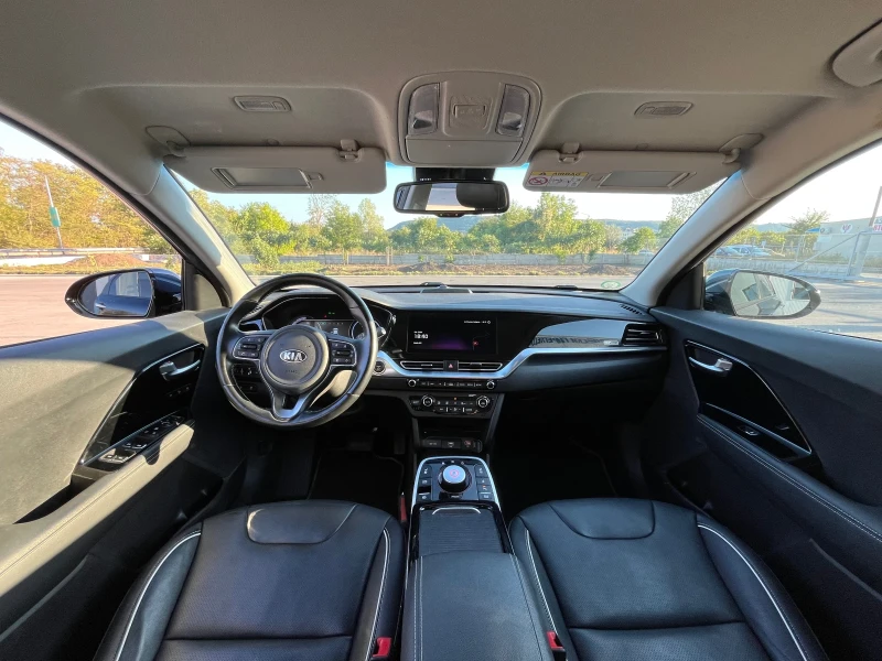 Kia Niro 64 kWh 204 КС., снимка 10 - Автомобили и джипове - 51468819