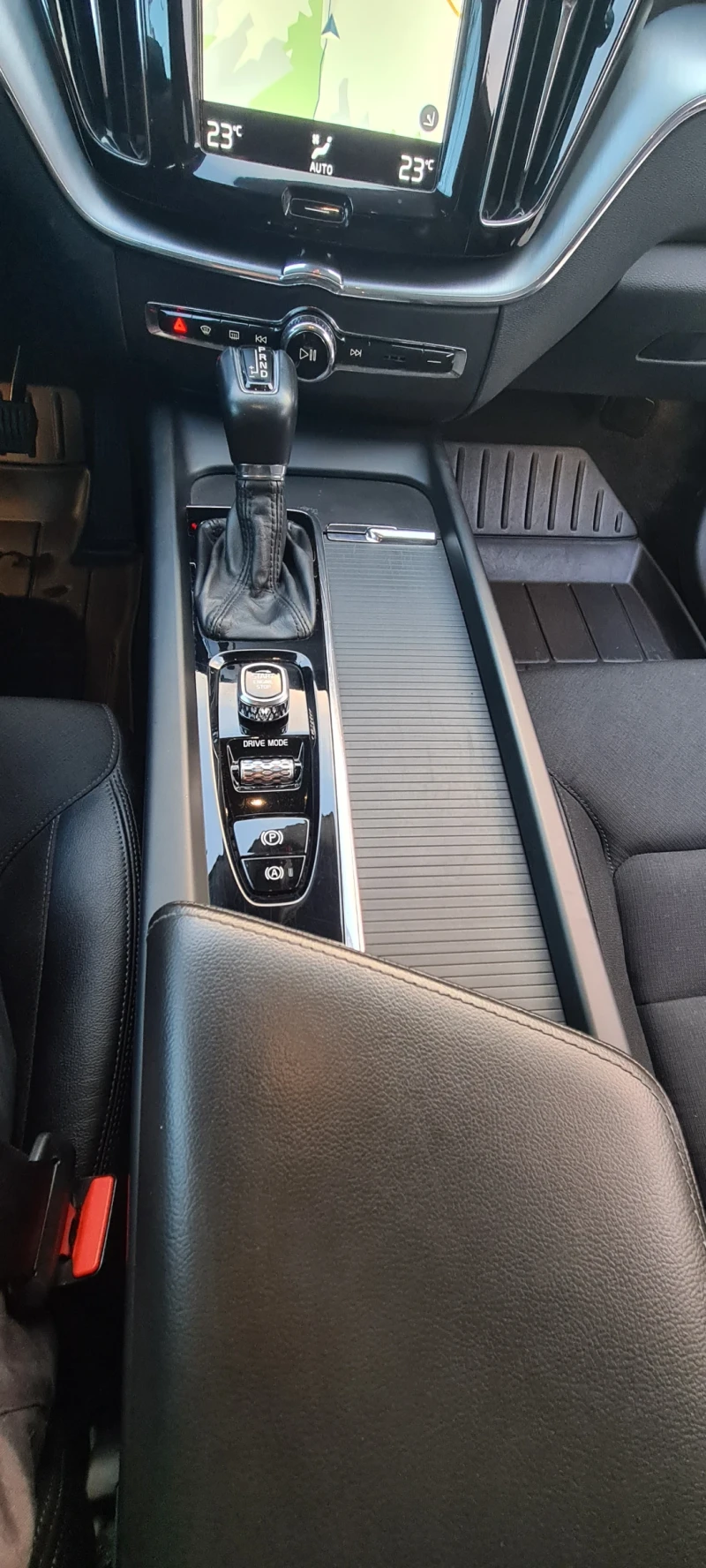 Volvo XC60, снимка 11 - Автомобили и джипове - 51925571