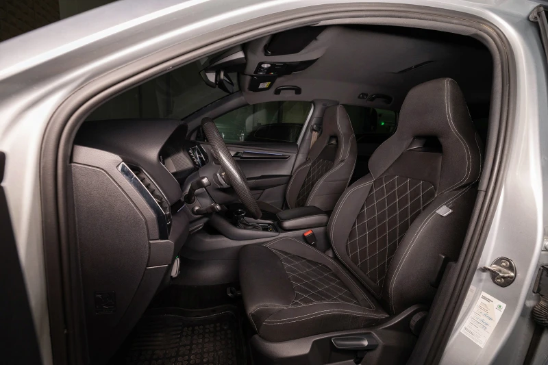 Skoda Karoq 1.5TSI* SportLine* DISTRONIC* CANTON* ДИГИТАЛНО ТА, снимка 8 - Автомобили и джипове - 52630554