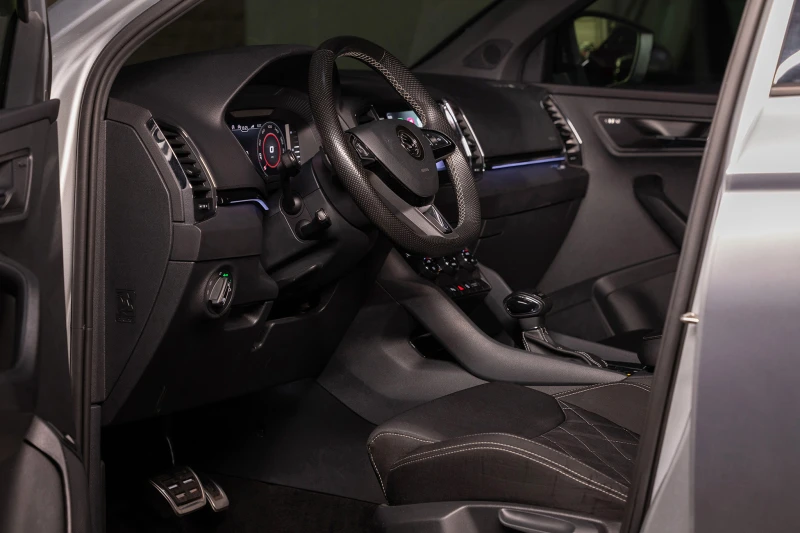 Skoda Karoq 1.5TSI* SportLine* DISTRONIC* CANTON* ДИГИТАЛНО ТА, снимка 7 - Автомобили и джипове - 52630554
