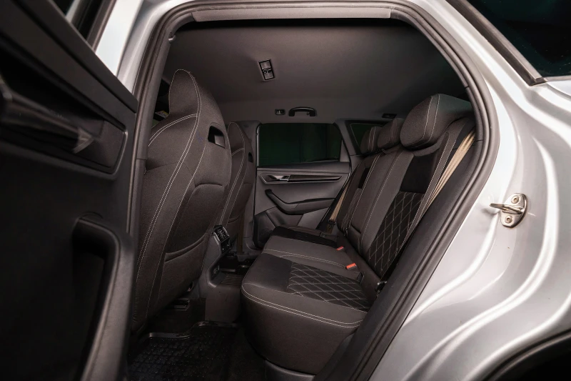 Skoda Karoq 1.5TSI* SportLine* DISTRONIC* CANTON* ДИГИТАЛНО ТА, снимка 12 - Автомобили и джипове - 52630554