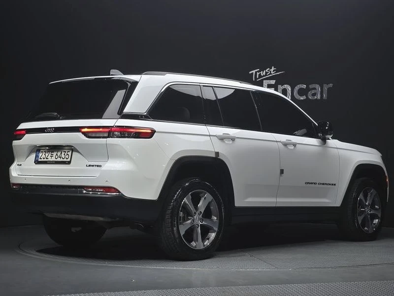 Jeep Cherokee 3.6 Limited| 295к.с.| ВКЛ.ТЕХНОТЕСТ, снимка 2 - Автомобили и джипове - 55429153