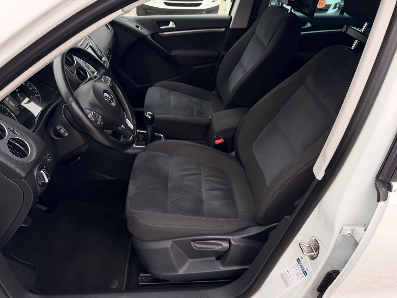 VW Tiguan 2.0TDI* 100%km* КАМЕРА* 6ск* ЛИЗИНГ, снимка 5 - Автомобили и джипове - 53836434