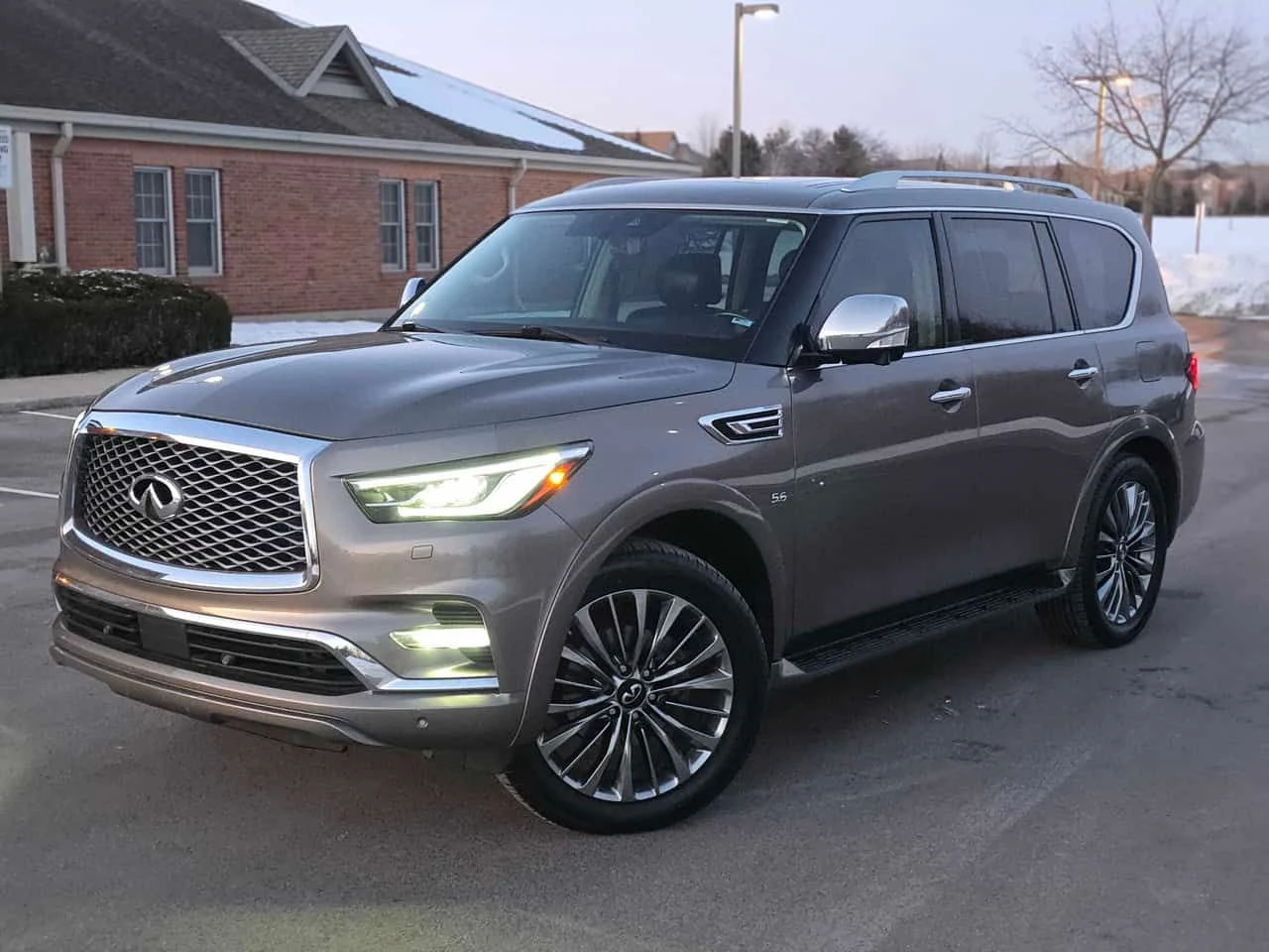 Infiniti QX80 LUXE 7 Passenger  CARFAX | Auto.bg — изображение 1