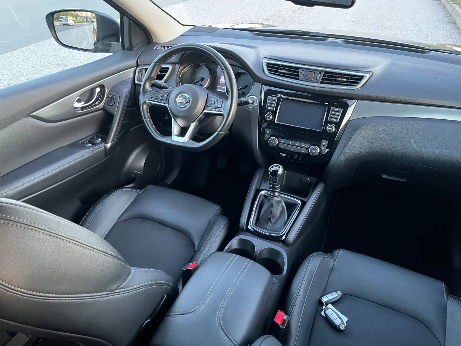 Nissan Qashqai 1.6 Dizel 4x4 FullFull, снимка 11 - Автомобили и джипове - 54141856