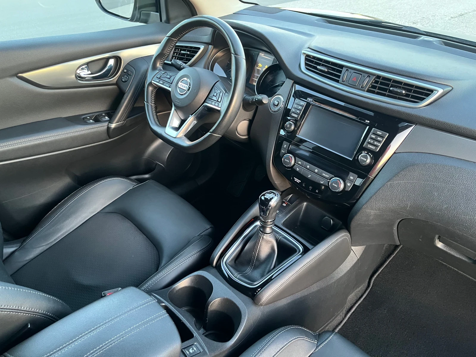 Nissan Qashqai 1.6 Dizel 4x4 FullFull, снимка 9 - Автомобили и джипове - 54141856