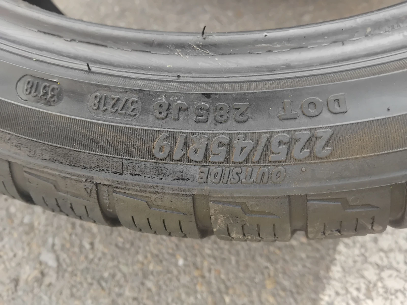 Nissan Qashqai 3броя гуми за джип 40 евро за всичк225/45R19 Зимни, снимка 3 - Автомобили и джипове - 54954593