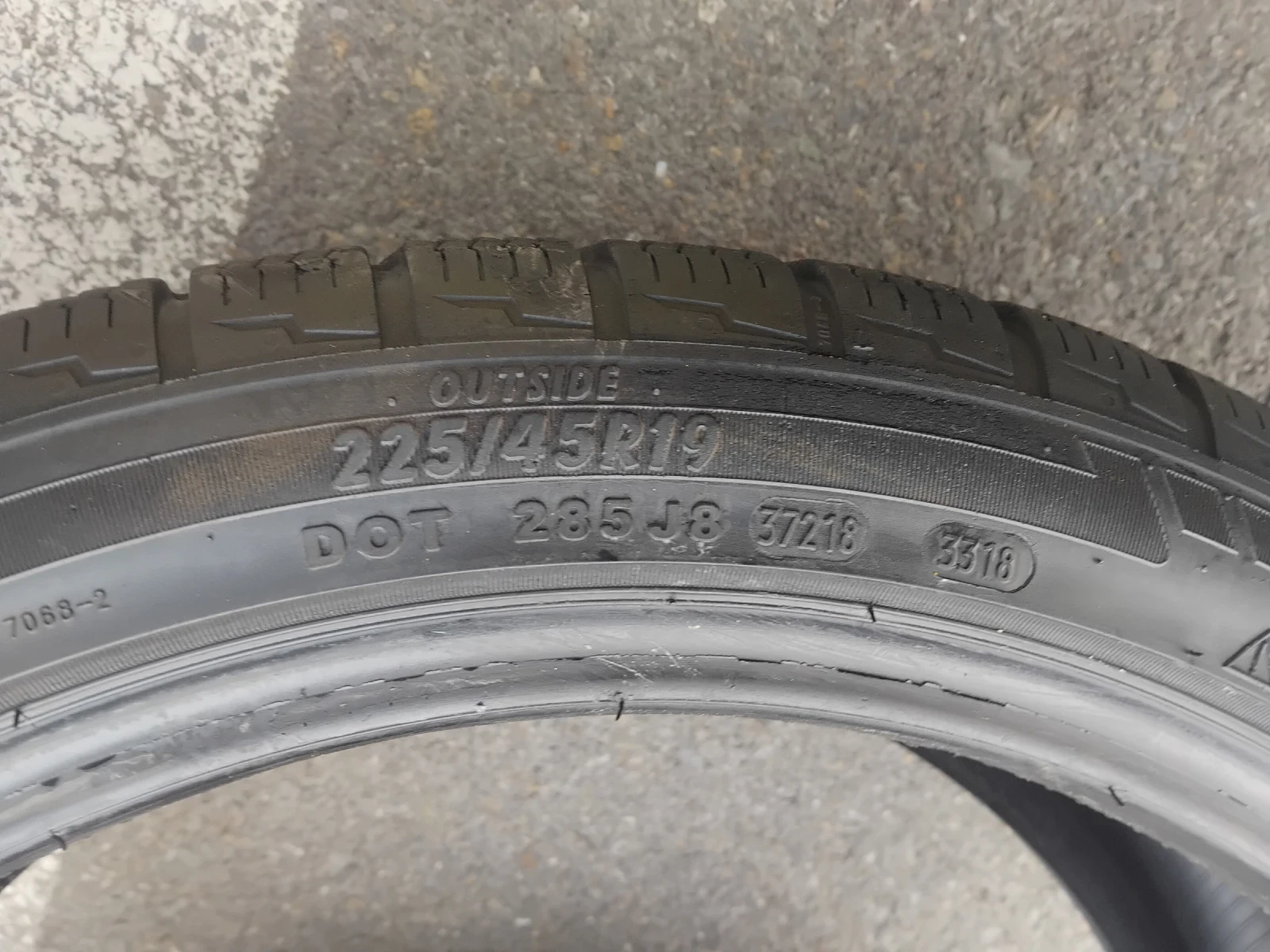 Nissan Qashqai 3броя гуми за джип 40 евро за всичк225/45R19 Зимни, снимка 5 - Автомобили и джипове - 54954593