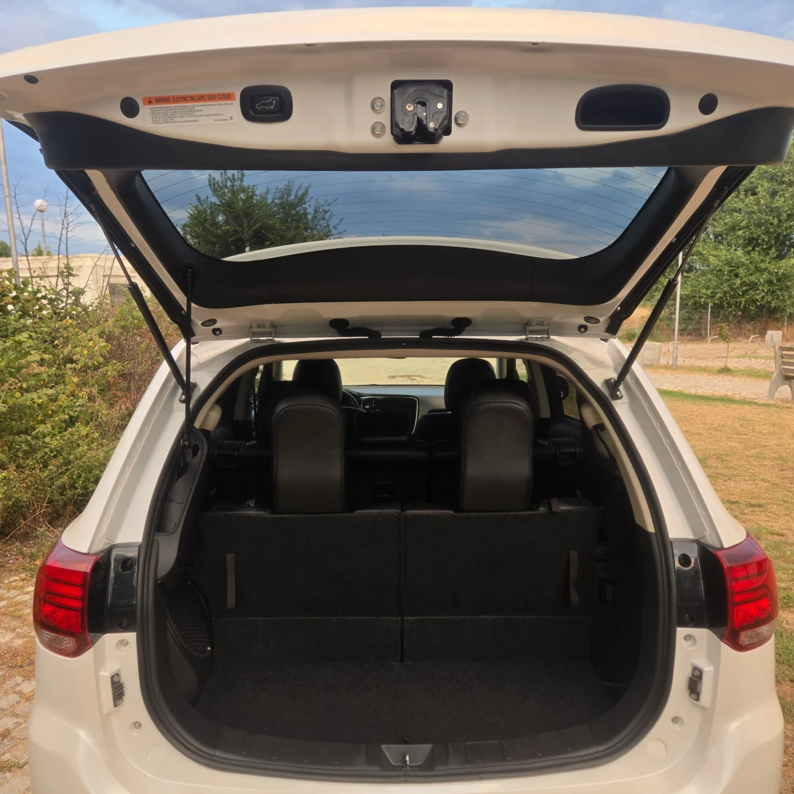 Mitsubishi Outlander 3.0L GT S-AWC PLATINUM FULLY EQUIPPED, снимка 8 - Автомобили и джипове - 55582885