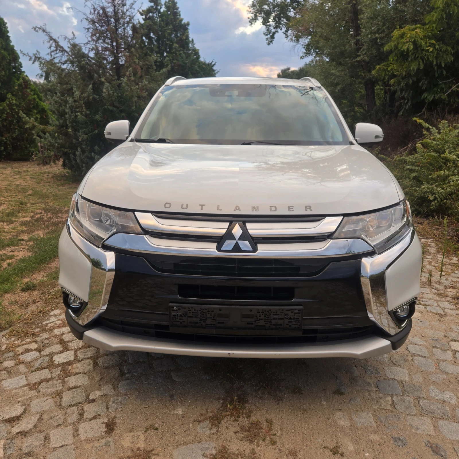 Mitsubishi Outlander 3.0L GT S-AWC PLATINUM FULLY EQUIPPED, снимка 3 - Автомобили и джипове - 55582885