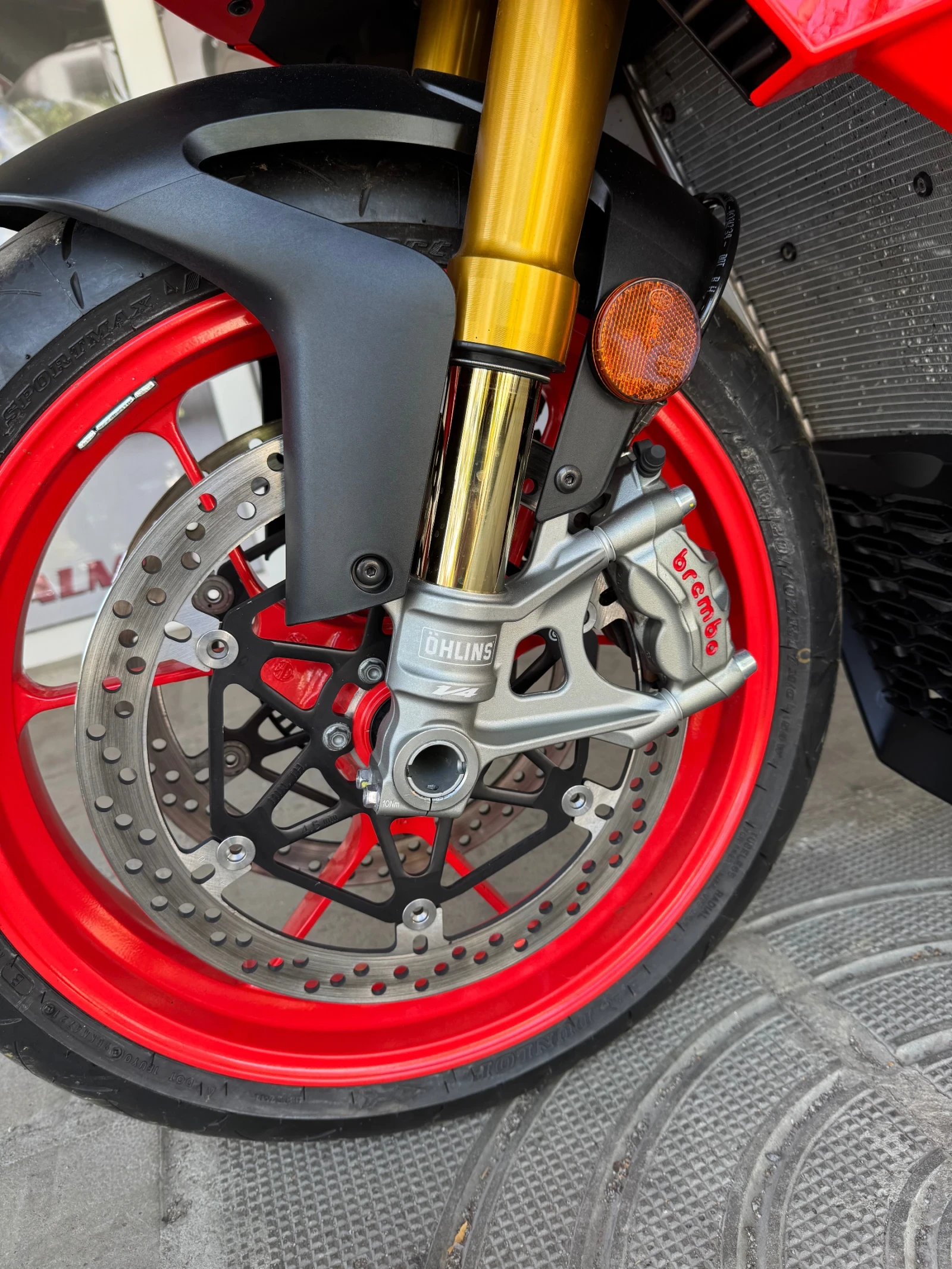 Aprilia Tuono V4 factory - изображение 2