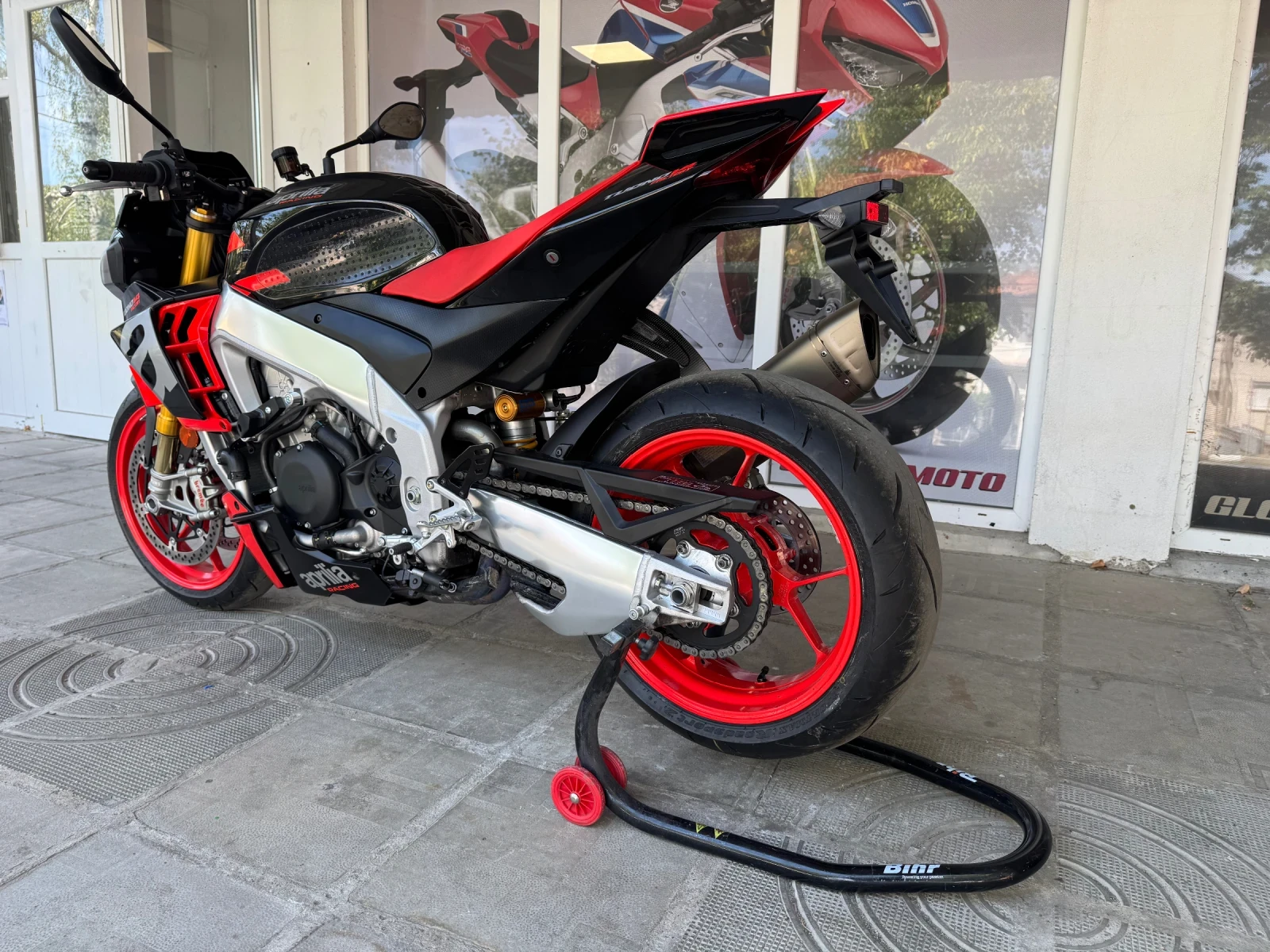 Aprilia Tuono V4 factory - изображение 4