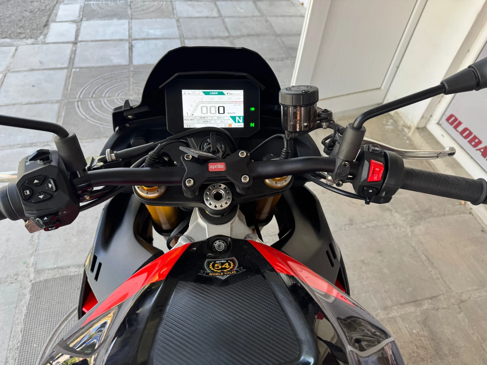 Aprilia Tuono V4 factory - изображение 9