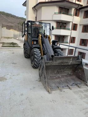 Челен товарач MECALAC AX700, снимка 1