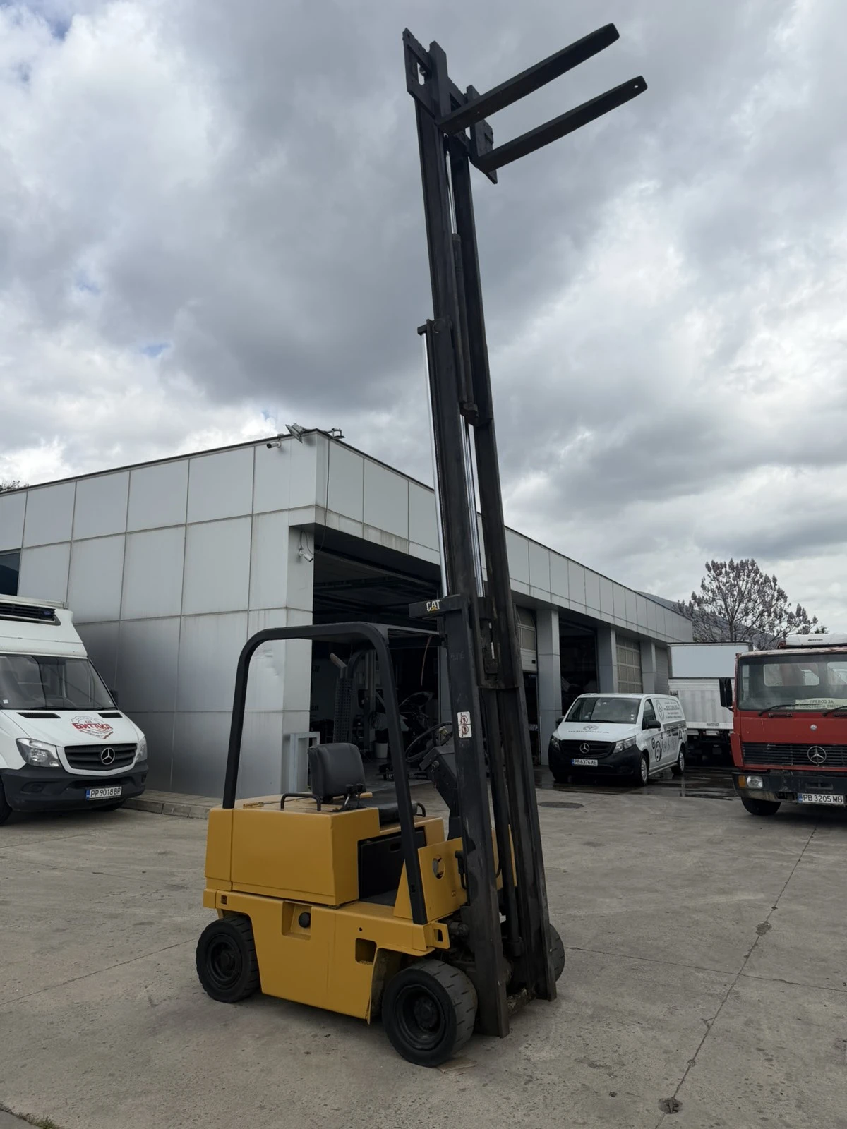 Мотокар Cat V30D , снимка 2 - Индустриална техника - 54389147