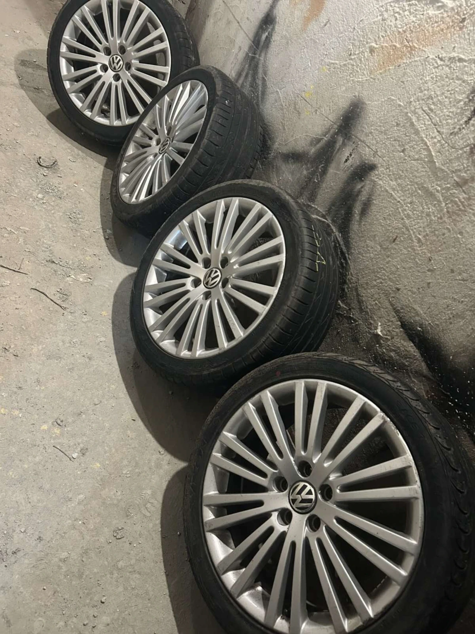 ���� � ������ 235/40R18 �� VW | Mobile.bg � ����������� 1