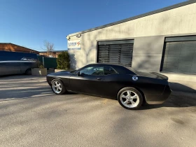 Dodge Challenger 5.7 V8 HEMI ОБСЛУЖЕН ЗАСТРАХОВКИ, снимка 13