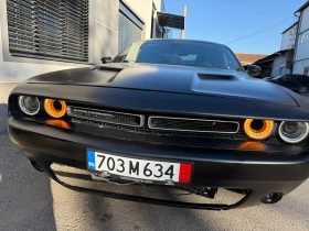 Dodge Challenger 5.7 V8 HEMI ОБСЛУЖЕН ЗАСТРАХОВКИ, снимка 12