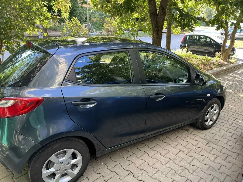 Mazda 2 1.3i, снимка 4 - Автомобили и джипове - 47500575