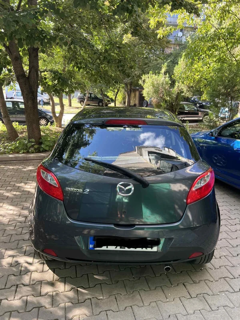 Mazda 2 1.3i, снимка 2 - Автомобили и джипове - 47500575