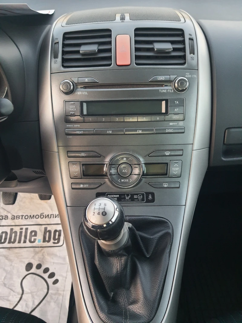 Toyota Auris 1.4VVT-I, снимка 9 - Автомобили и джипове - 48035323