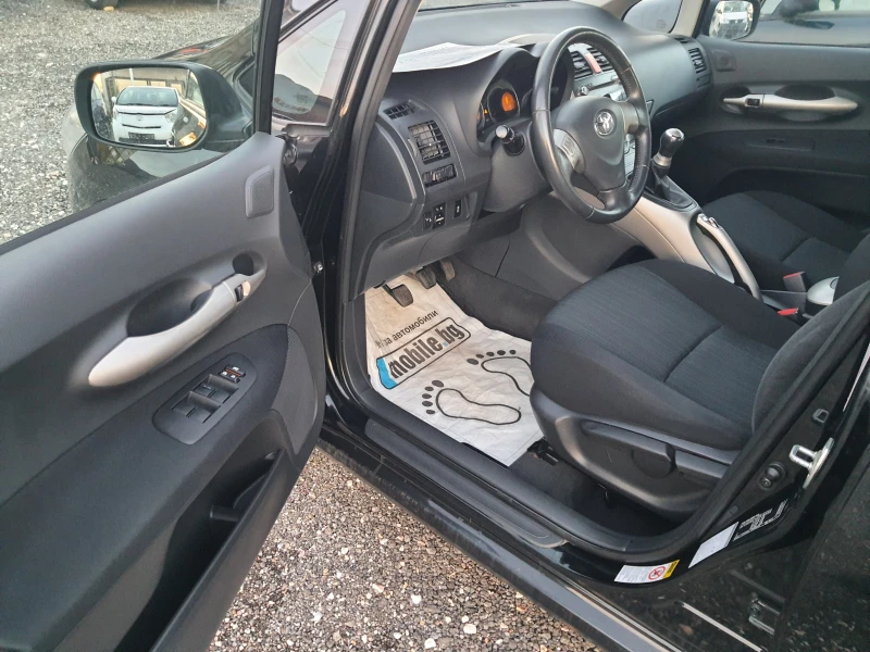 Toyota Auris 1.4VVT-I, снимка 12 - Автомобили и джипове - 48035323