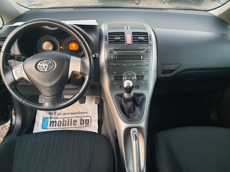 Toyota Auris 1.4VVT-I, снимка 11 - Автомобили и джипове - 48035323