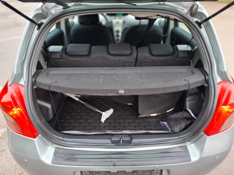 Toyota Yaris 1.3i 87hp * АВТОМАТИК * КЛИМАТИК * EURO 4 * ЛИЗИНГ, снимка 11 - Автомобили и джипове - 53055551