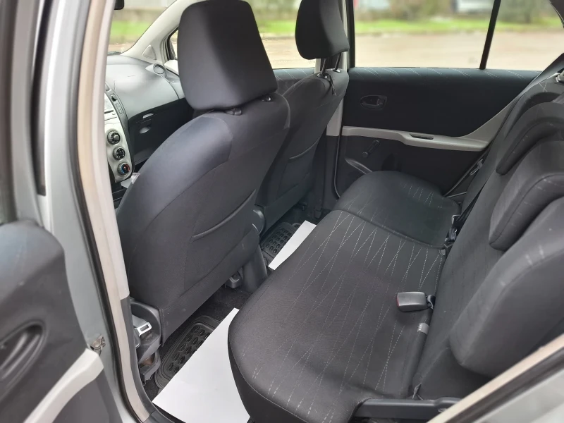 Toyota Yaris 1.3i 87hp * АВТОМАТИК * КЛИМАТИК * EURO 4 * ЛИЗИНГ, снимка 15 - Автомобили и джипове - 53055551