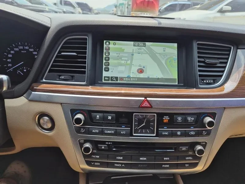Genesis G80 3.3 AWD, снимка 8 - Автомобили и джипове - 54421530