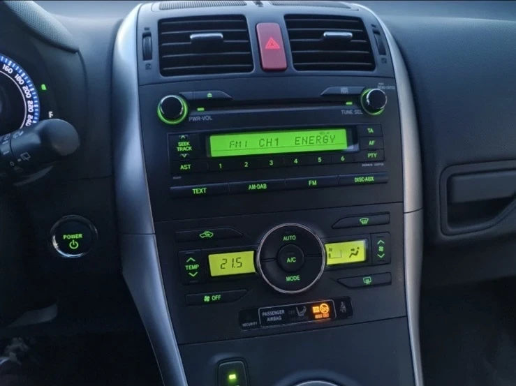 Toyota Auris Хибрид, снимка 11 - Автомобили и джипове - 54779606