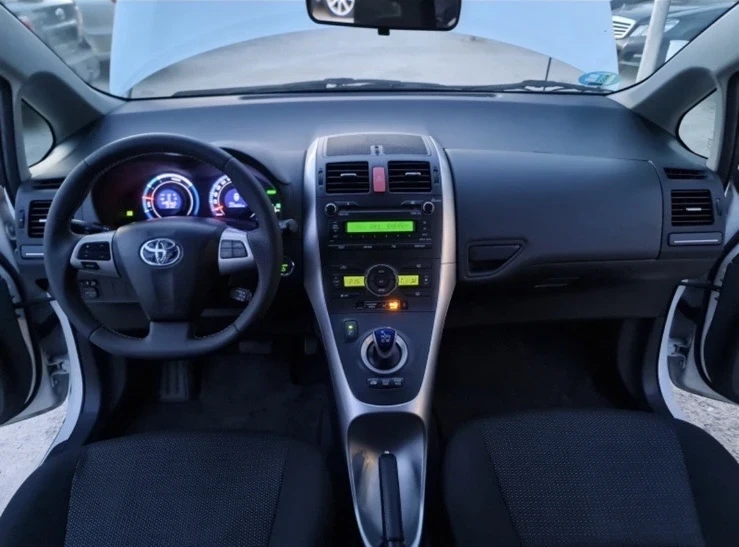 Toyota Auris Хибрид, снимка 10 - Автомобили и джипове - 54779606