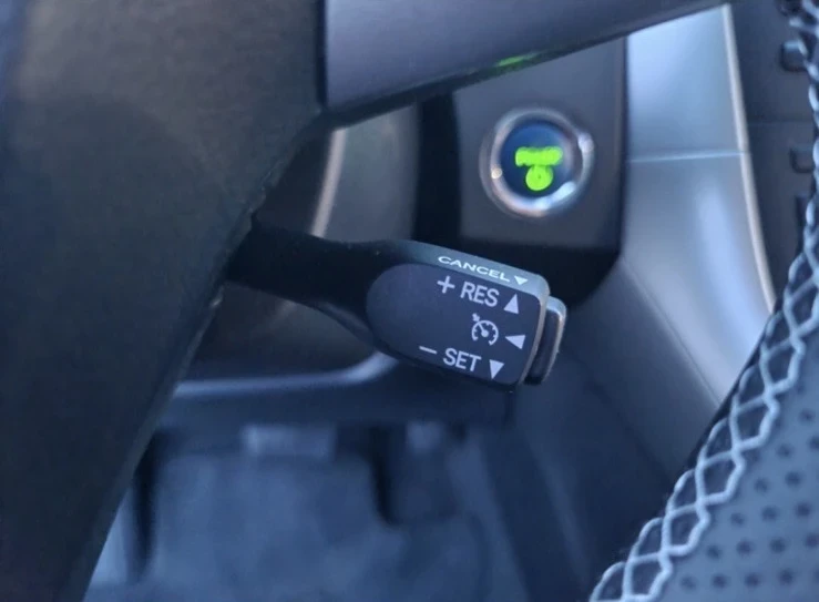 Toyota Auris Хибрид, снимка 14 - Автомобили и джипове - 54779606