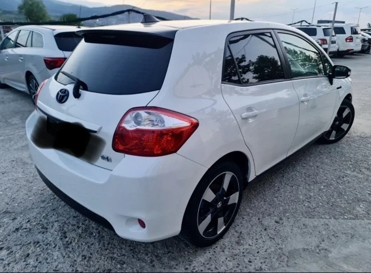 Toyota Auris Хибрид, снимка 2 - Автомобили и джипове - 54779606